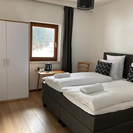 Apartment Mit Balkon Und 2 Schlafzimmer *