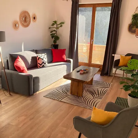 Mit Balkon Und 2 Schlafzimmer Διαμέρισμα *