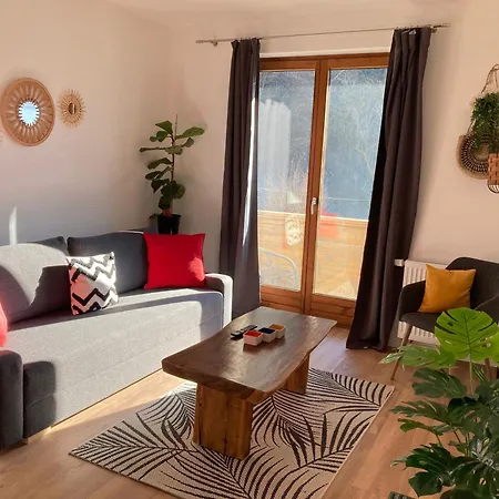 Apartment Mit Balkon Und 2 Schlafzimmer *