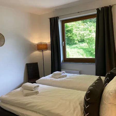 Mit Balkon Und 2 Schlafzimmer Apartment